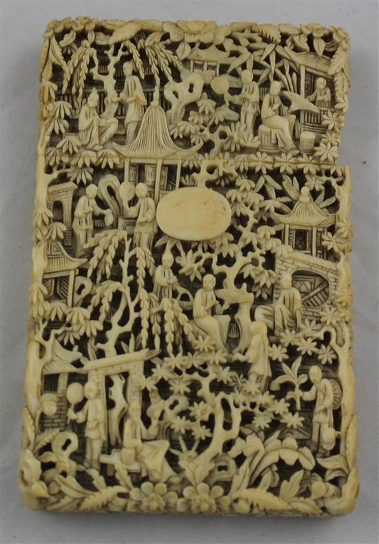 A Chinese export ivory card case and a similar brise fan, 19th century, 11.5cm & 20cm, losses